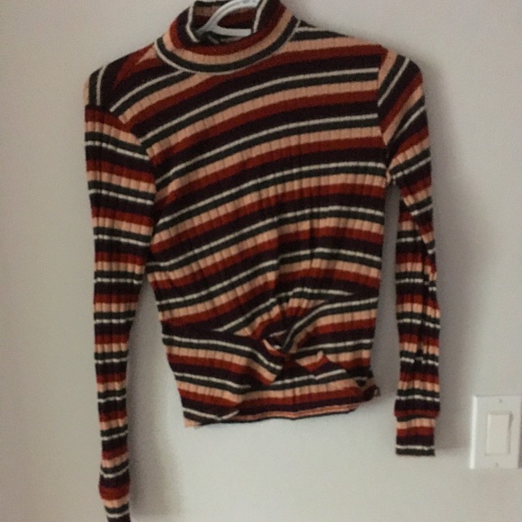 Sparkly brown, beige and dark red turtle neck with a knot tied at the front - Picture 1 of 2